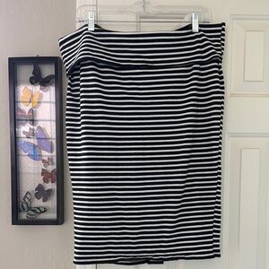 Torrid Size 2 Black and White Striped Knee length Stretch soft cotton Skirt